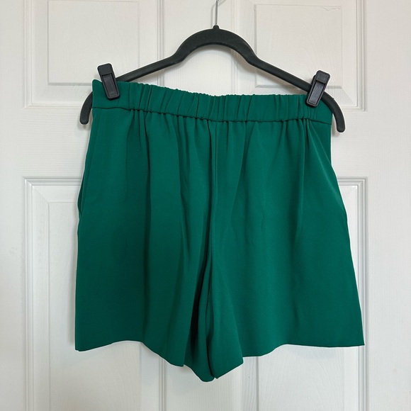 Aritzia (Babaton) Shorts - Green - Size 6 - Picture 2 of 4
